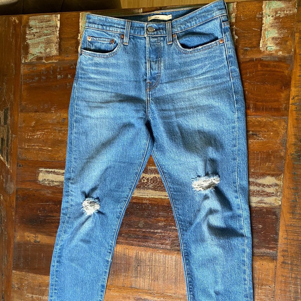 Levi's Wedgie Icon Fit Ripped Straight Leg Size 28